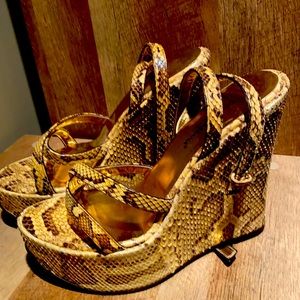 Dolce Gabbana 40 Never worn wrap around ankles